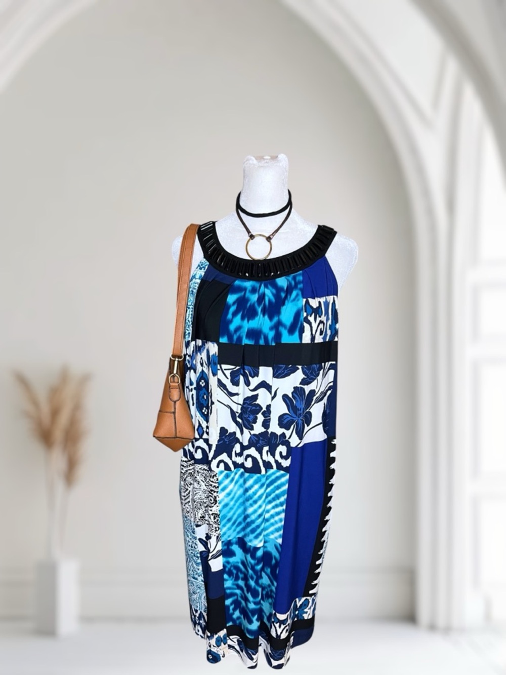 Luxe by Carmen Marc Valvo 1XW Abstract Print Beaded Neckline Shift Dress